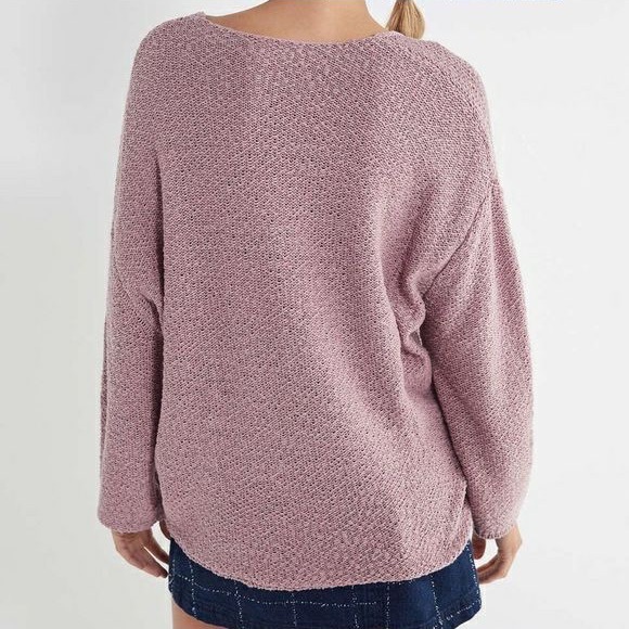 UO Coconut Reversible V-Neck Tunic Sweater (Mauve) - Picture 3 of 6